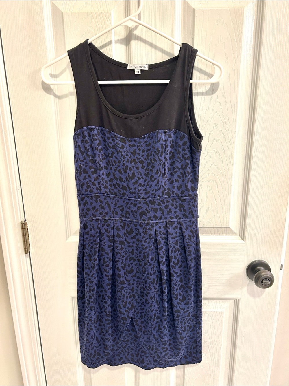 Velvet Torch Black & Navy Leopard-Print Sleeveless Dress